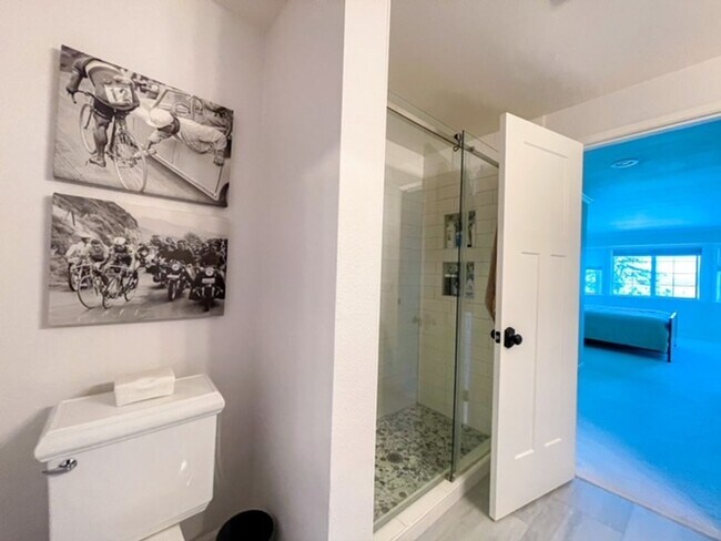 Building Photo - 2b/2ba Seattle House