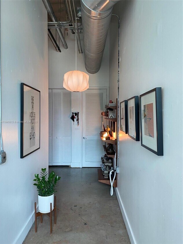 Foto principal - 1749 NE Miami Ct