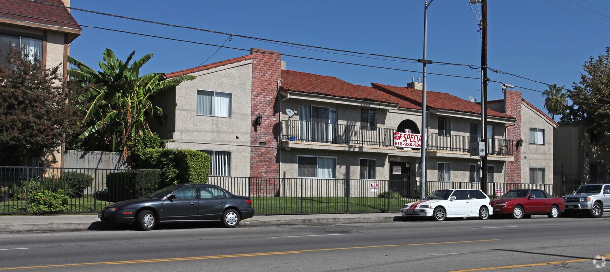 Building Photo - Parthenia III Apartment Homes