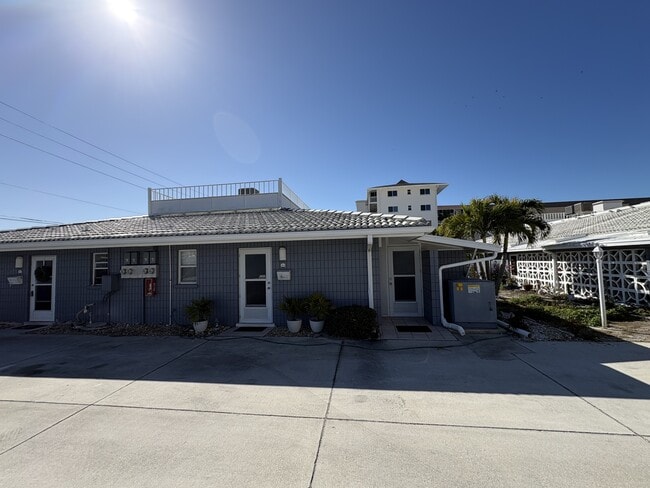 Building Photo - 1205 Tarpon Center Dr