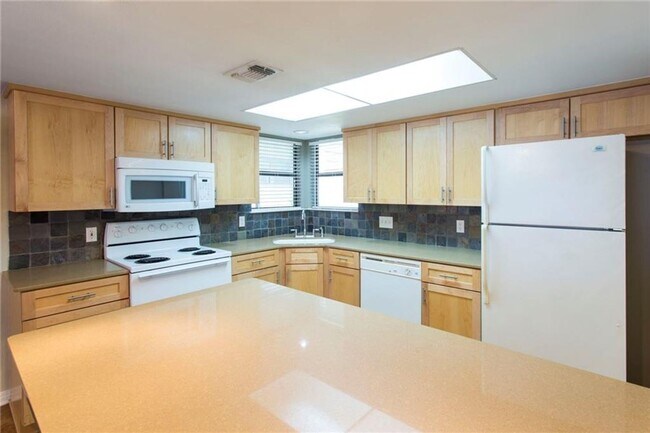 Foto del edificio - Great Two bedroom One Bath