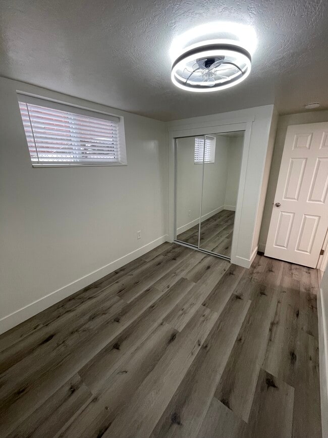 Bedroom 1 - 237 W Ardmore Pl