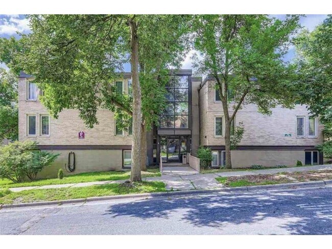 Building Photo - 4014 15th Ave S
