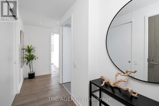 Photo du bâtiment - 161 Roehampton Ave