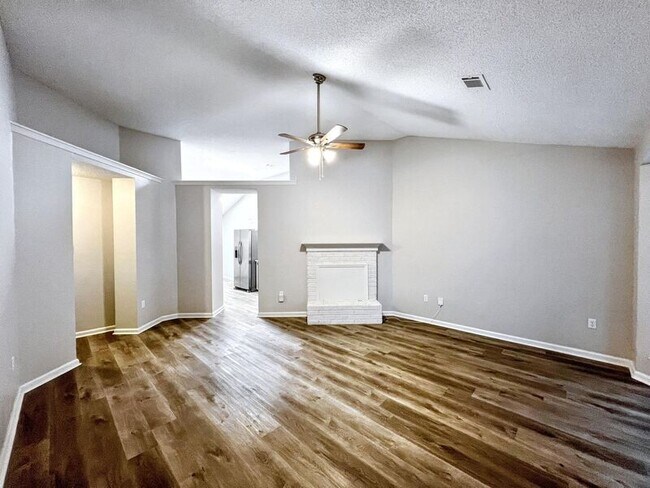 Foto del edificio - 7611 Lilly Dr