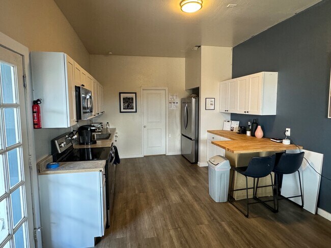 Foto del edificio - 938 E Amelia Ave