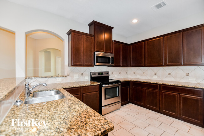 Foto del edificio - 8817 Tenderfoot Ln