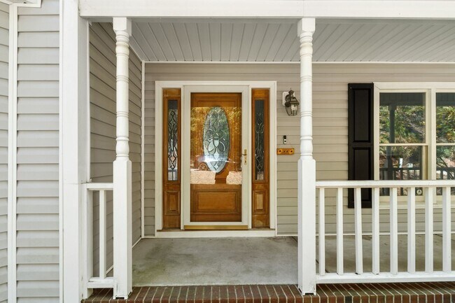 Building Photo - Beautiful 4 Bedroom/ 2 Story Home
