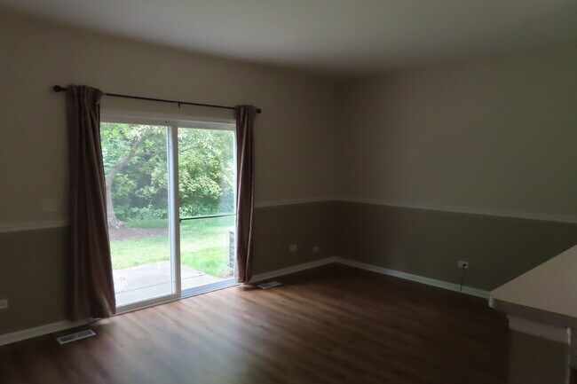 Building Photo - 4049 Oak Tree Ln