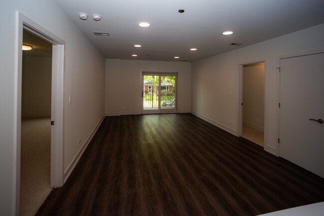 Building Photo - 1212 Vine Ave