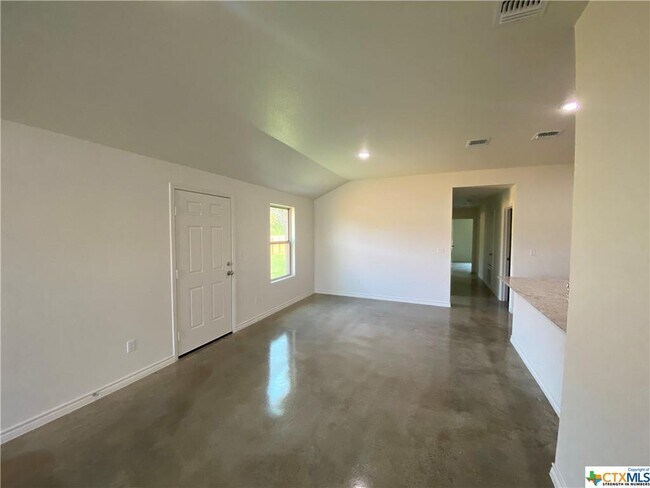 Building Photo - 2302 Zanoletti A