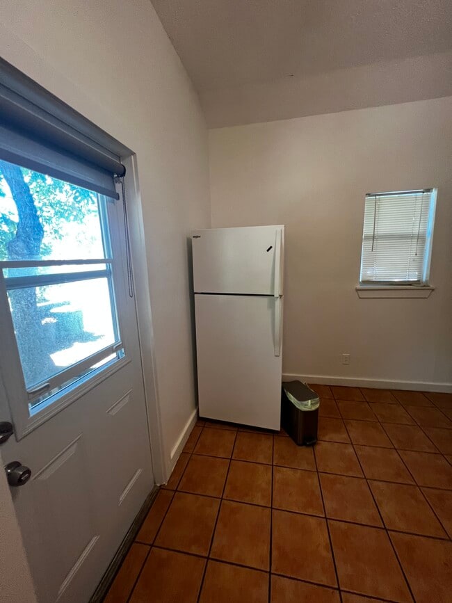 Building Photo - 2406 Harris Ave