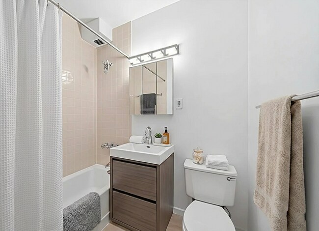 Foto del edificio - 115 E 81st St