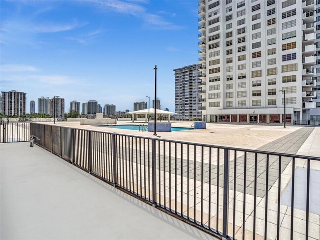 Foto del edificio - 2780 NE 183rd St