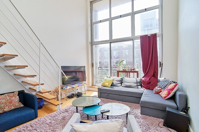 Foto del edificio - 57 Maspeth Avenue