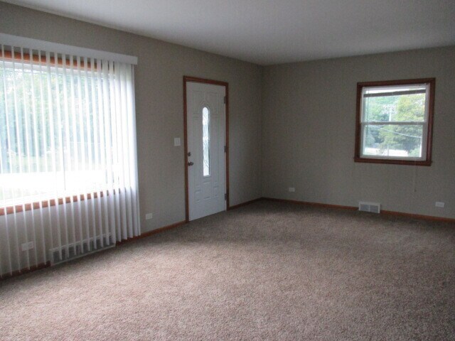 Building Photo - Spacious 4 bedroom 2 bath  home