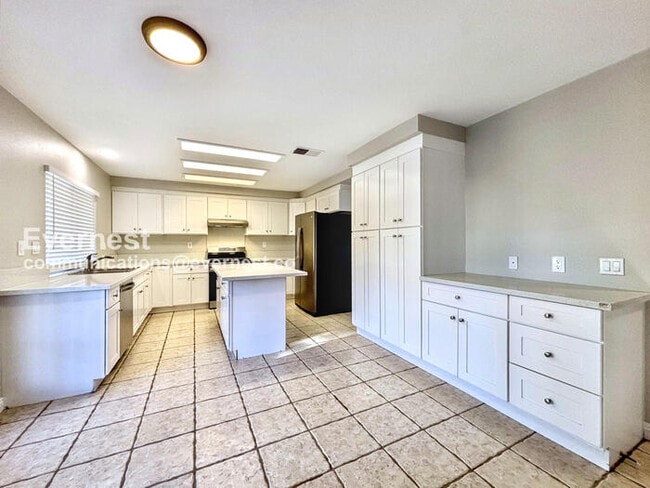 Building Photo - 2155 Begley Cir