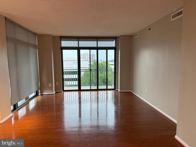 Foto del edificio - 11700 Old Georgetown Rd