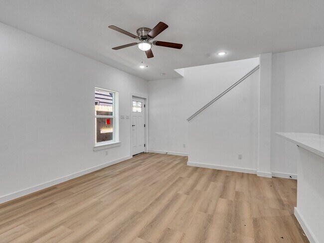 Foto del edificio - Stunning New 3 Bedroom Duplex Home