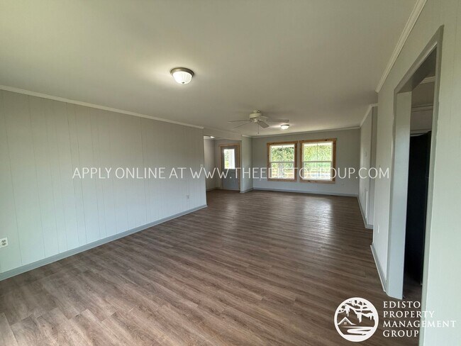 Foto del edificio - Remodeled Country Home with Privacy, Stora...
