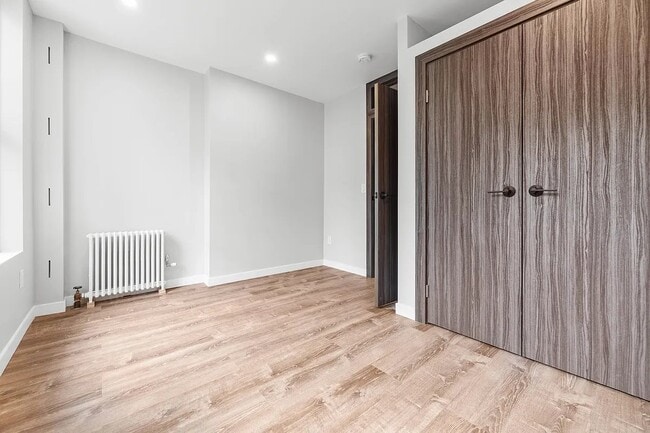 Building Photo - 437 W 46th St