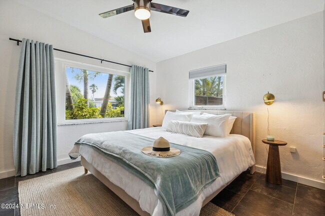 Building Photo - 301 Azure Ln