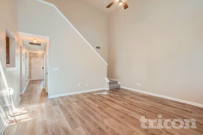 Foto del edificio - 4122 Ravenwood Ct