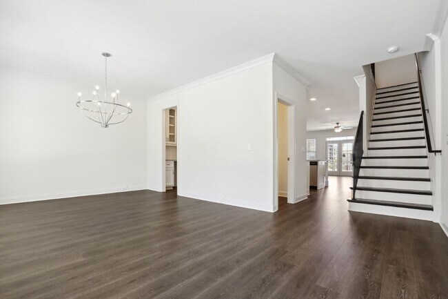 Foto del edificio - COMING SOON! 3 bedroom Townhome at South Lawn - Lawrenceville