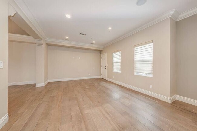 Building Photo - Beautiful 4-bedroom home in Garden Grrove