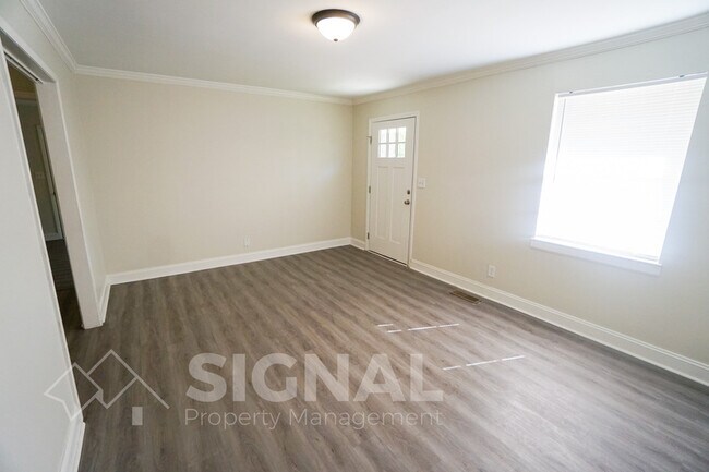 Building Photo - 1816 Ross St NE