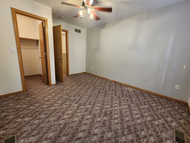 Foto del edificio - 4 Bedroom Home!