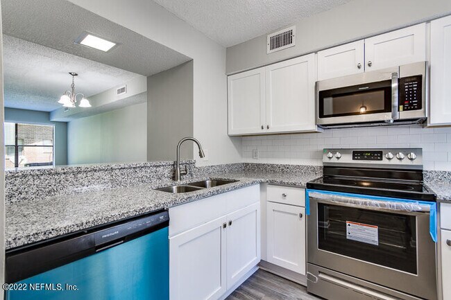 Building Photo - 1357 Kingsley Ave