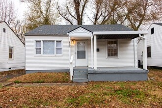Building Photo - 2705 Algonquin Pkwy
