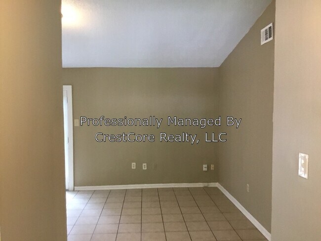 Building Photo - 3795 Hillridge St