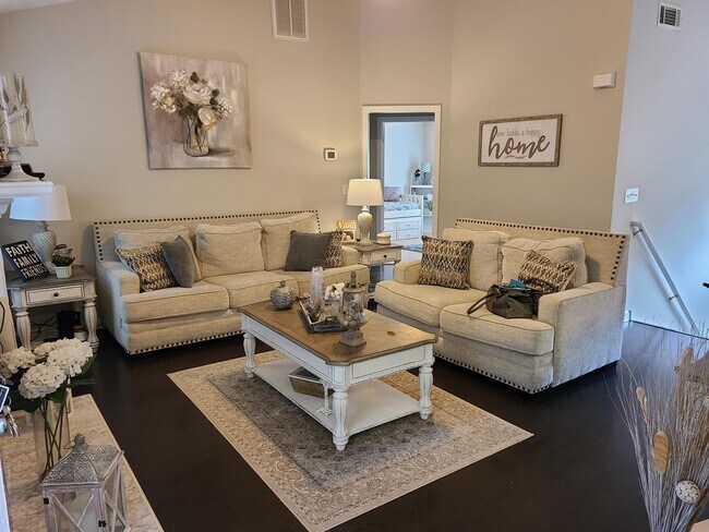 Foto del edificio - 236 Grove Pointe Dr