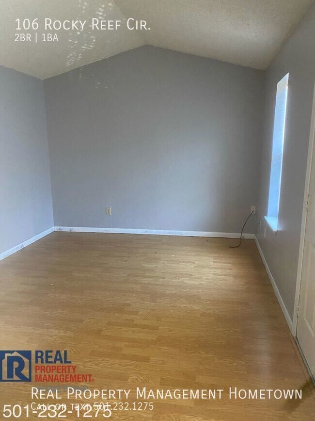 Building Photo - The Perfect 2BR 1BA duplex for you off of ...