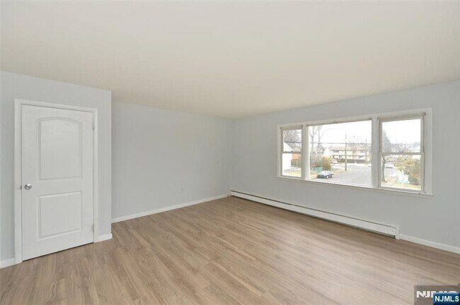 Building Photo - 421 Leonhardt Dr