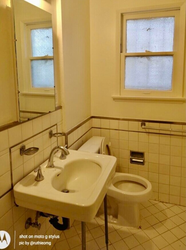 Bathroom - 359 N Sycamore Ave