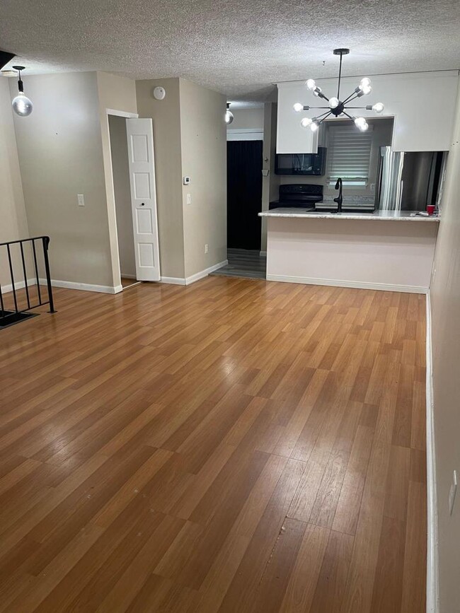 Foto del edificio - 607 Eastbrooke Ln