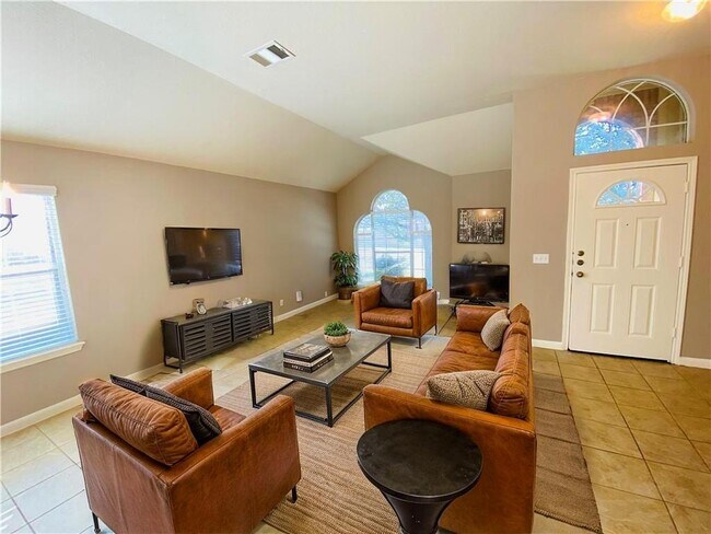 Foto del edificio - 561 Golden Creek Dr