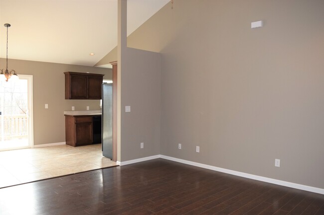 Building Photo - 3 Bedroom Home in Taylor Hills Subdivision