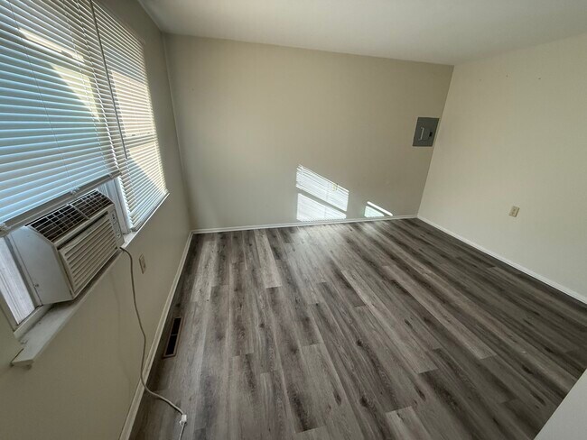 Foto del edificio - 1060 W Hickory St