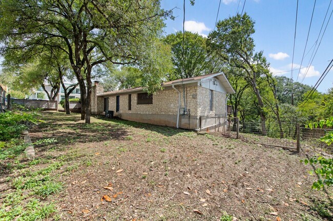 Building Photo - Available MAY: Charming 3 Bed / 2 Bath in Rollingwood - Zoned to Eanes ISD - Large Yard