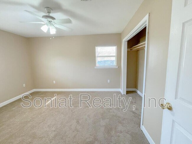 Building Photo - 4901 Kendall Dr