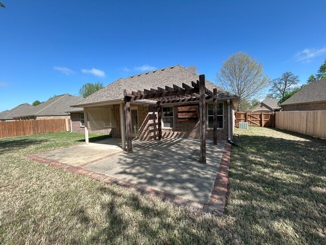 Building Photo - 3669 W Providence Dr
