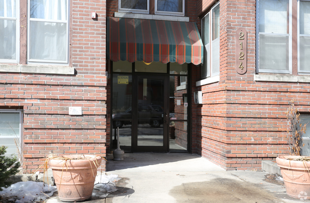 Building Photo - 2124 Garfield Ave S