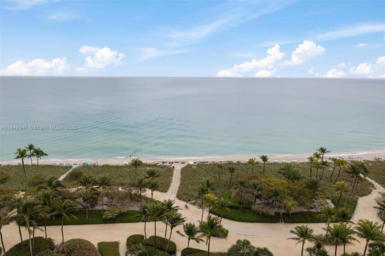 Foto principal - 10175 Collins Ave