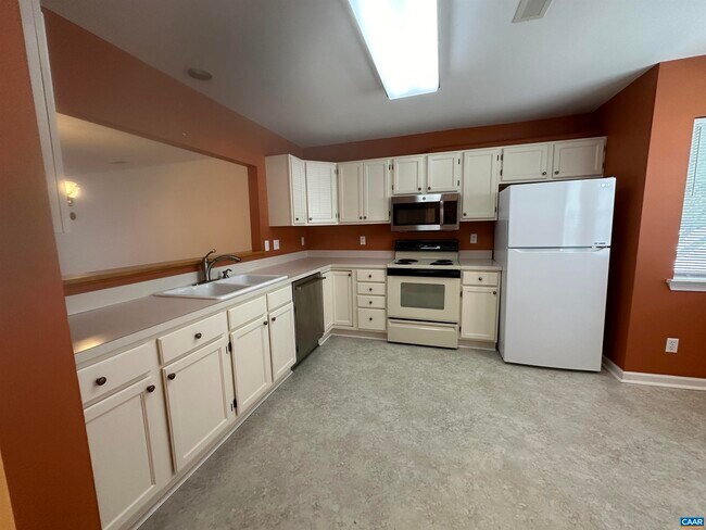 Building Photo - 1320 SYCAMORE Cir
