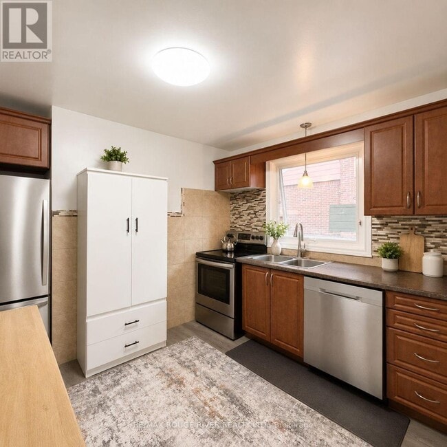 Building Photo - 283 E 45th St