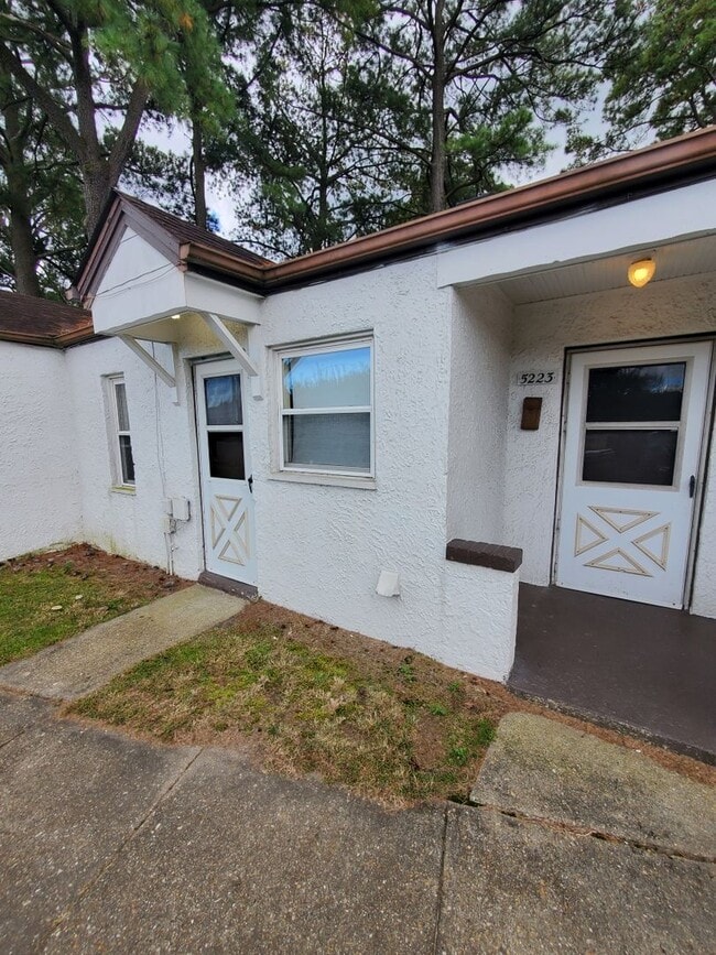 Building Photo - Elizabeth Park